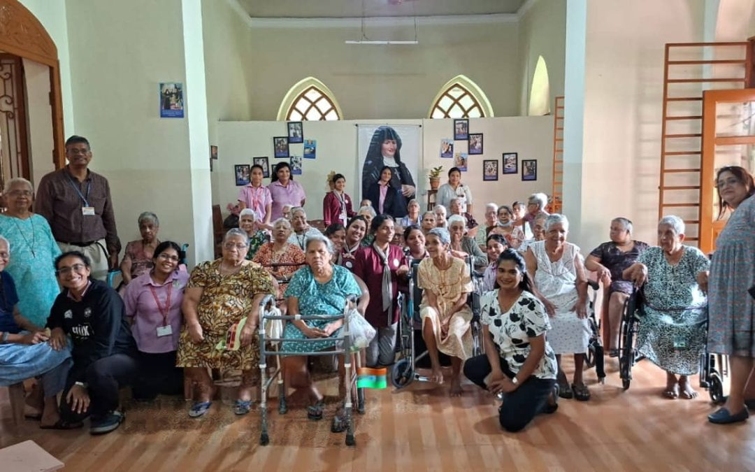 Carmel College Students Visit Cluny Home for the Aged